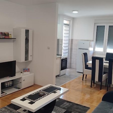 Black And White Pirot Exterior foto