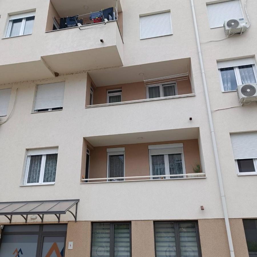 Black And White Pirot Exterior foto