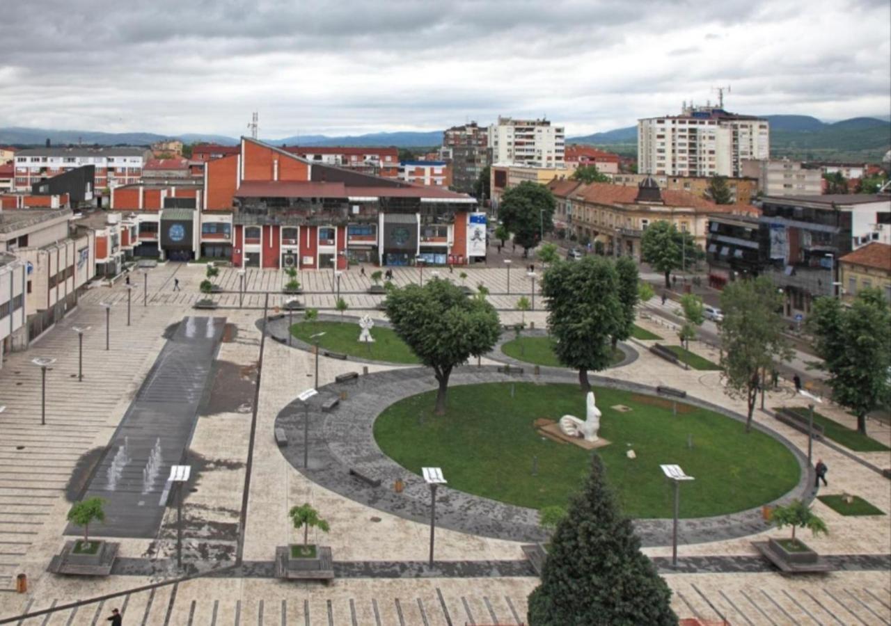Black And White Pirot Exterior foto
