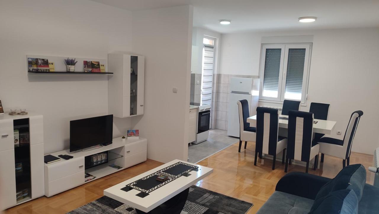 Black And White Pirot Exterior foto
