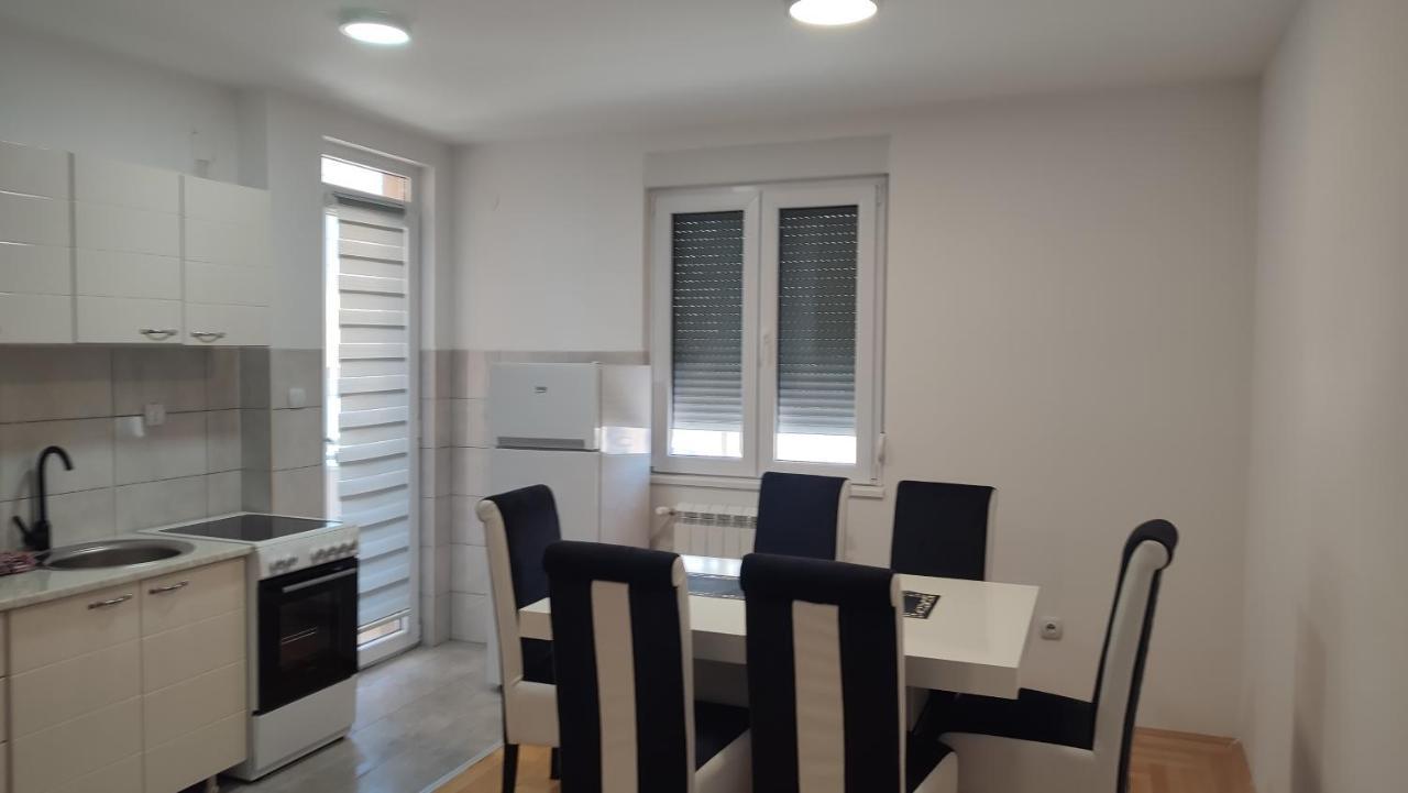 Black And White Pirot Exterior foto
